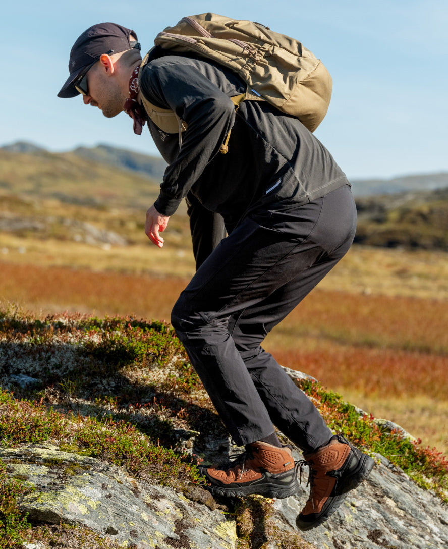 Men's Targhee IV Wide Waterproof Hiking Boot | Bison/Black - Image 9
