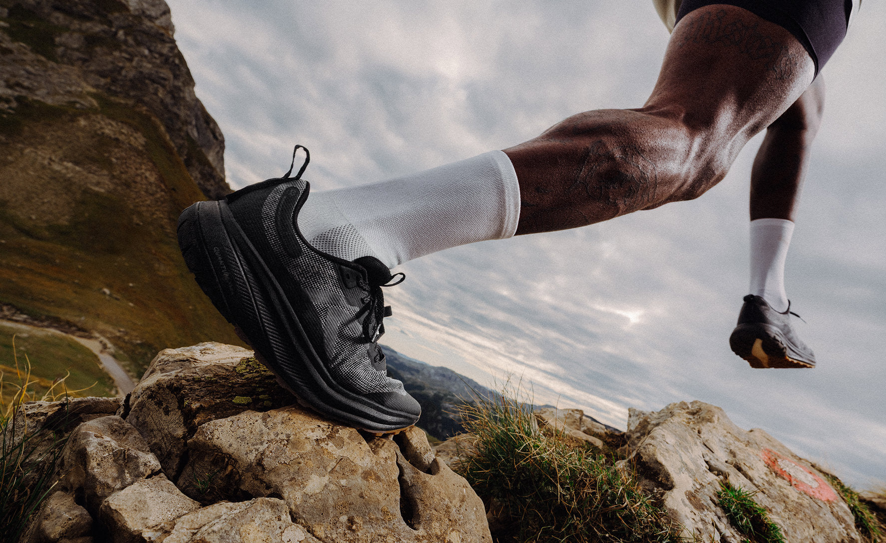 Men's Roam Trail Running Shoe | Naval Academy/Symphonic Sunset - Image 7